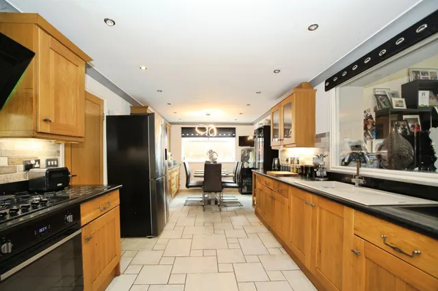 Photo 2 — Clos Myddlyn, Beddau, Pontypridd