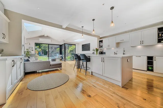 Queen Anne Avenue, BR2, photo 1