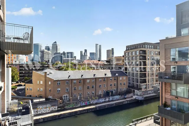 Photo 2 — Thomas Road, Limehouse, London, E14