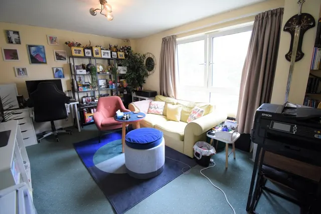 Photo 3 — Roise Court, Bedford