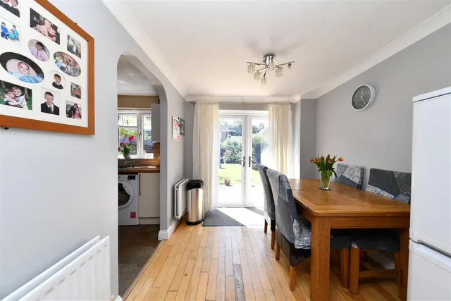 Photo 3 — Old Bourne Way, Stevenage, Herts, SG1 6AE
