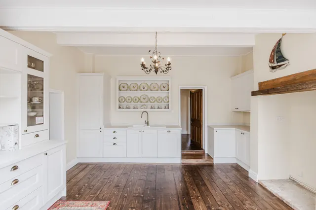 Beautifully Renovated Period Home in, photo 2