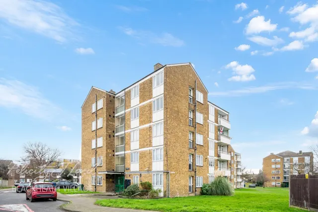 Casterbridge Road, London, photo 2