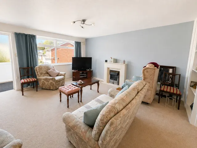 Brambley Crescent, Folkestone, CT20, photo 2