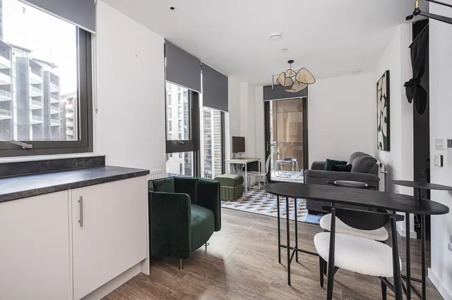 Photo 2 — Flat 12, 6 Macclesfield Road, London