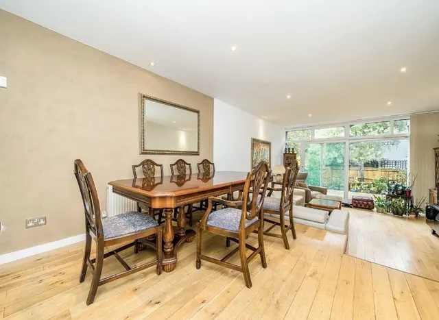 Mallard Place, Strawberry Hill, TW1, photo 3