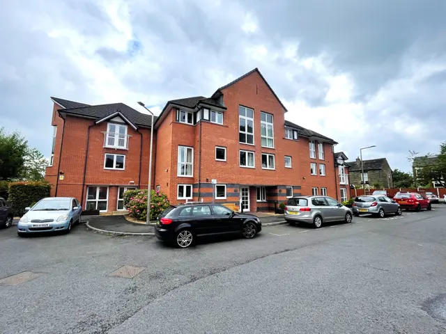 Metcalfe Drive, Romiley, SK6, photo 2