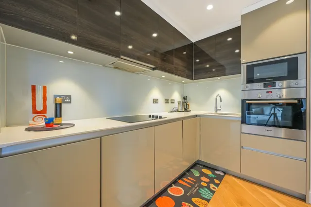 Photo 3 — Flat 11, 12 Rathbone Market, Barking Road, London