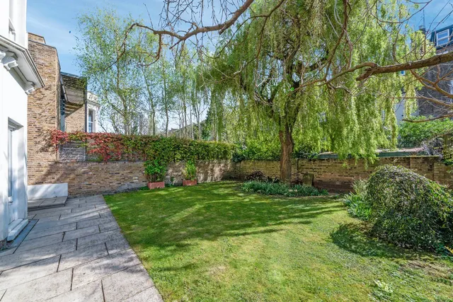 Photo 2 — Oxford Gardens, London, W10 5UJ