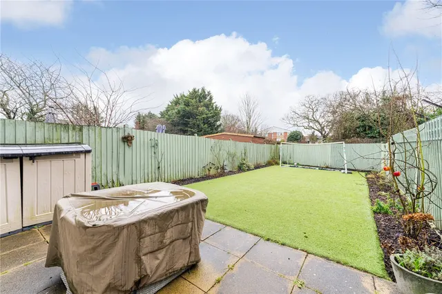 Photo 2 — Graham Road, Hampton Hill,, TW12 1AN