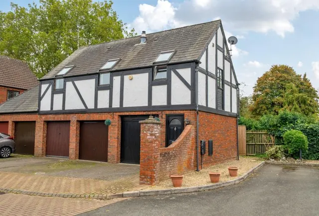 Grange Drive, Bishops Cleeve, GL52, photo 1