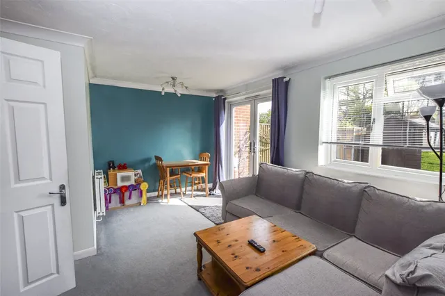 Photo 3 — Manor Farm Close, Ash, Guildford, Surrey, GU12 6LE