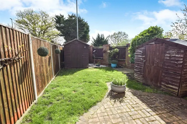 Photo 2 — Manor Farm Close, Ash, Guildford, Surrey, GU12 6LE