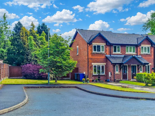 Greengate Close, Bury, BL9, photo 1