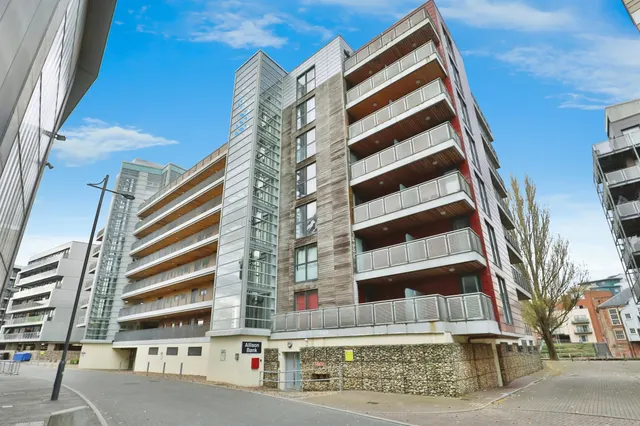 Geoffrey Watling Way, Norwich, photo 1