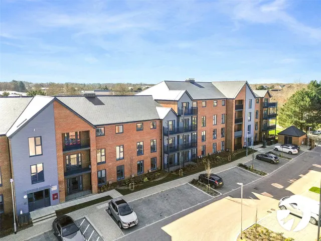 Batesford Close, Kings Hill, ME19, photo 1