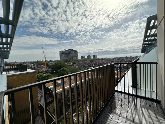 Parr's Way, London, photo 1