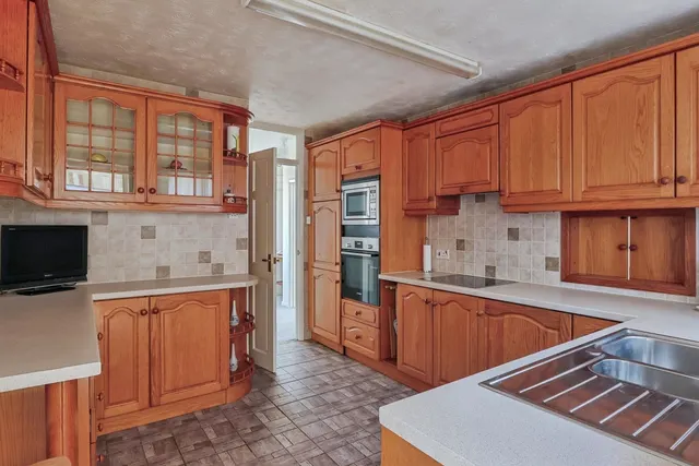 Halstock Crescent, Poole, BH17, photo 3