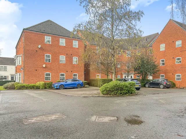 2 bedroom flat — Potters Court, Fenton Hall Close, Fenton, Stoke-on-Trent