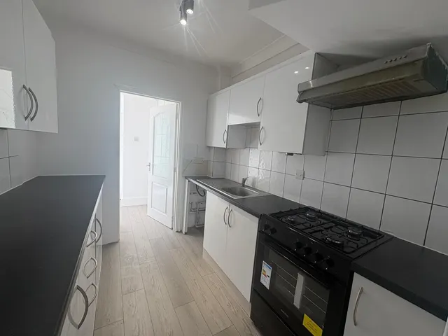 Photo 3 — Turner Road, Edgware, HA8 6AT