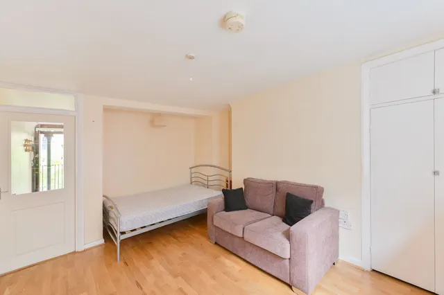 Photo 2 — 58 Gatliff Close, Ebury Bridge Road, London
