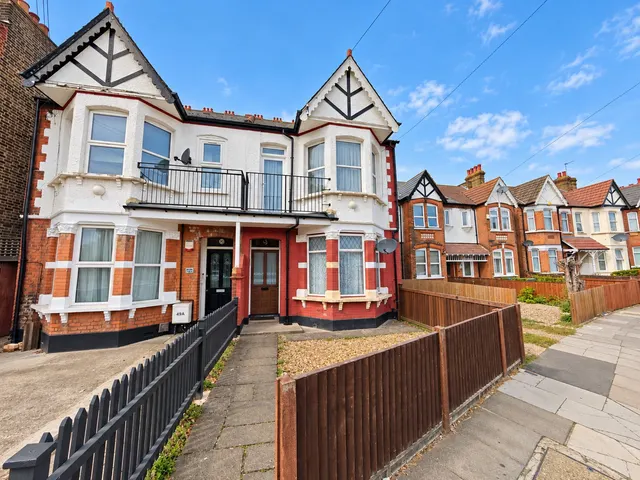 Dormers Wells Lane, Southall, UB1, photo 1