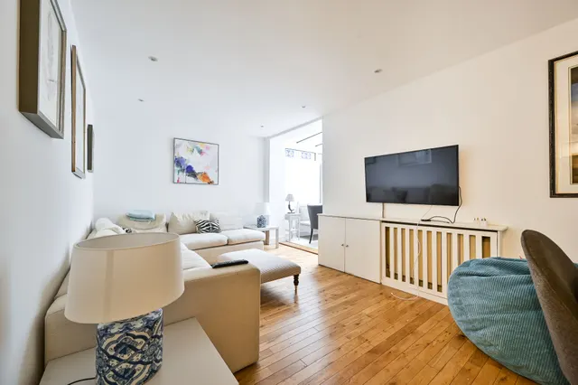 Photo 3 — 93a Finborough Road, London