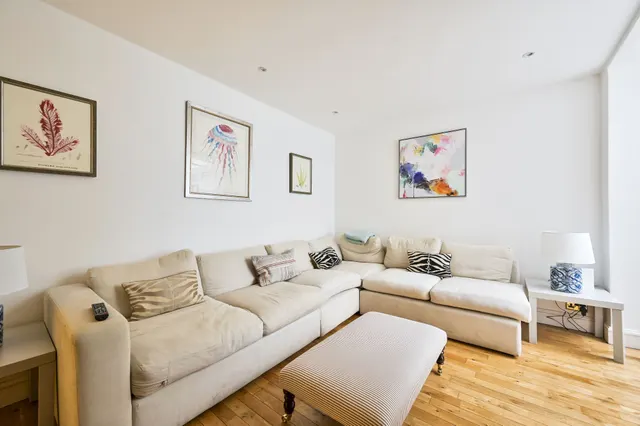 Photo 2 — 93a Finborough Road, London