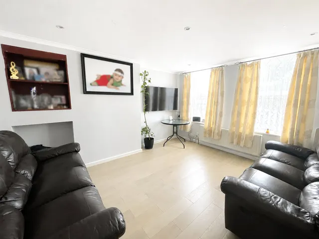 Waters Road, London, SE6, photo 3