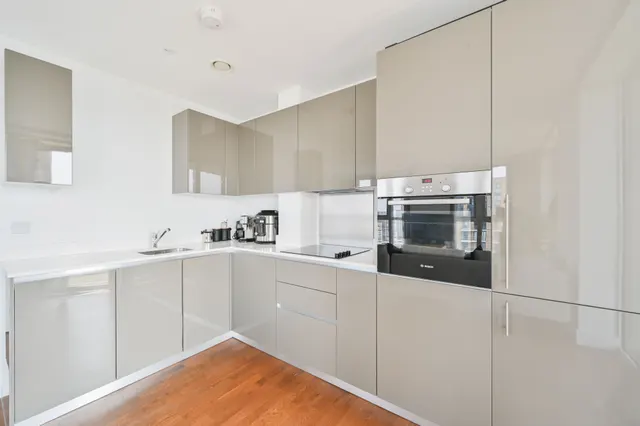 Photo 2 — Flat 120, Duncombe House, 15 Victory Parade, London