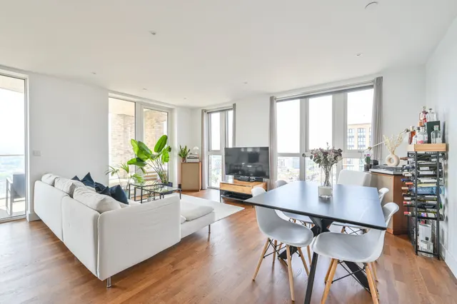 Flat 120, Duncombe House, 15 Victory Parade, London, photo 1