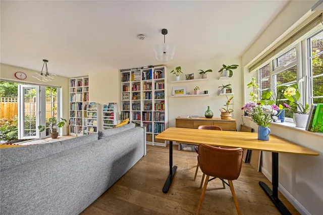 Greville Close, St Margarets, TW1, photo 2
