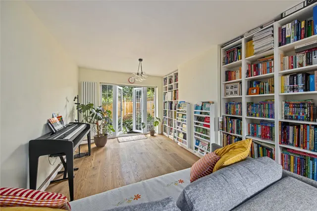 Greville Close, St Margarets, TW1, photo 1