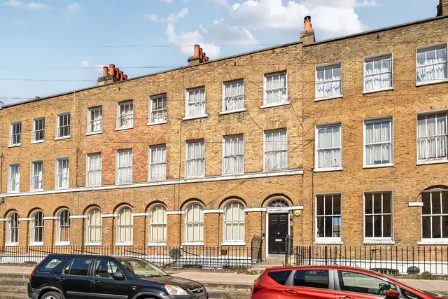 Surrey Square, SE17, photo 1