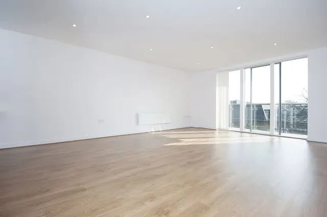 Photo 2 — The Heart, Walton-On-Thames KT12 1GB