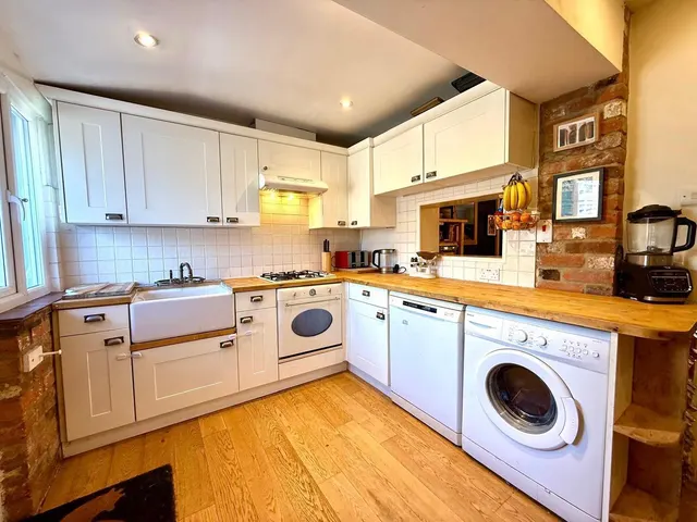 Photo 3 — Exmouth Street, Swindon, Wiltshire, SN1 3PT