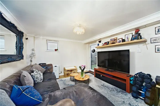 Photo 3 — Thornton Road, Thornton Heath, CR7