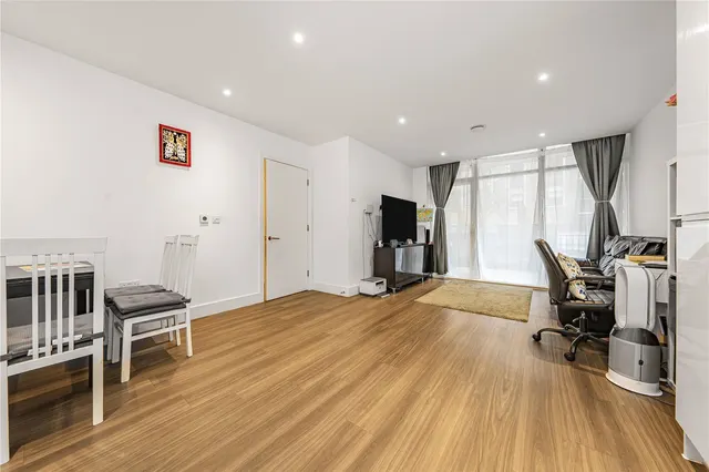 Frazer Nash Close, Isleworth, TW7, photo 3