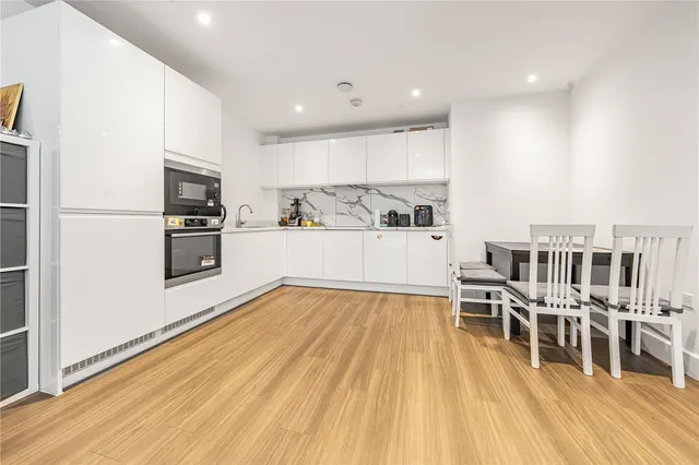 Frazer Nash Close, Isleworth, TW7, photo 2