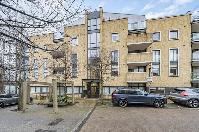 Frazer Nash Close, Isleworth, TW7, photo 1