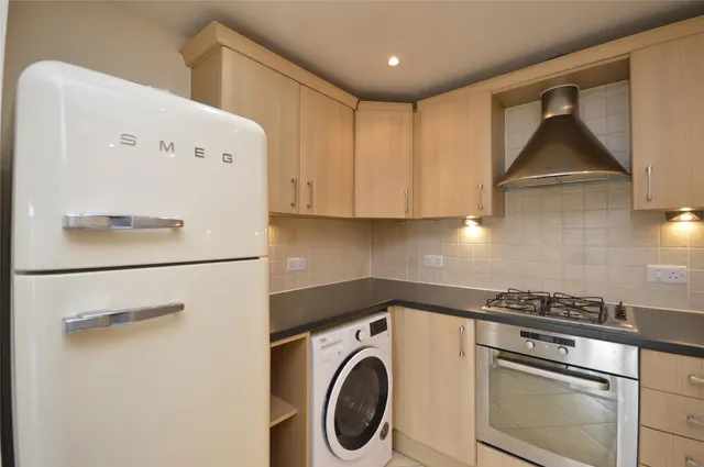 Photo 2 — Green Lane, Morden, SM4 6FE