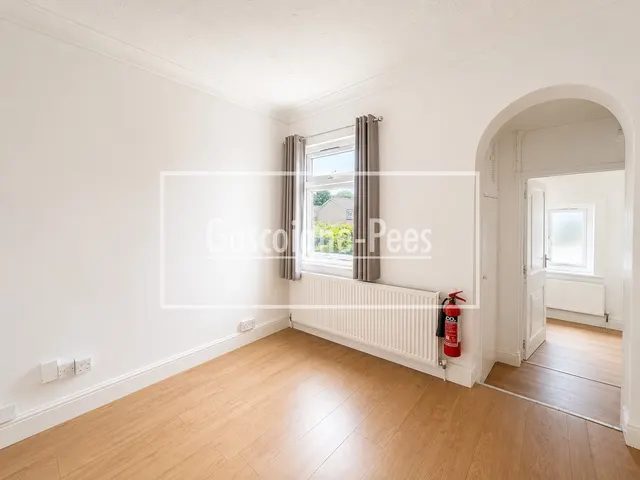 Worplesdon Road, Guildford, GU2, photo 2