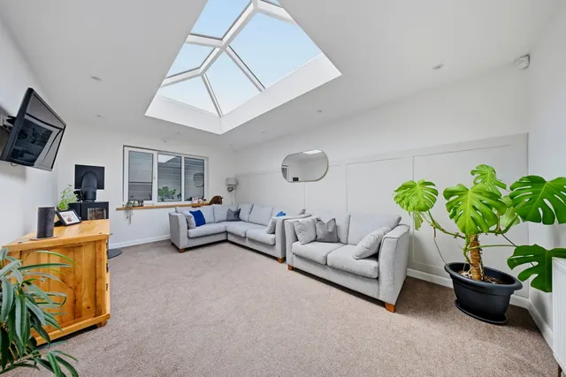 Photo 2 — Wensley Close, Burnley, BB11 4RF