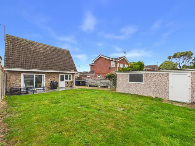 Herons Close, Oulton Broad, photo 1