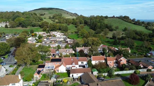 Brent Street, Brent Knoll, TA9, photo 2