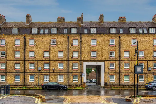 London, SE17
