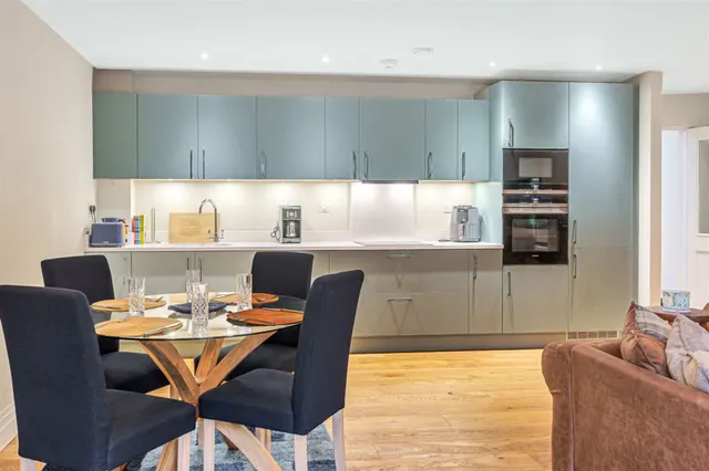 Kings Drive, Midhurst, GU29, photo 3