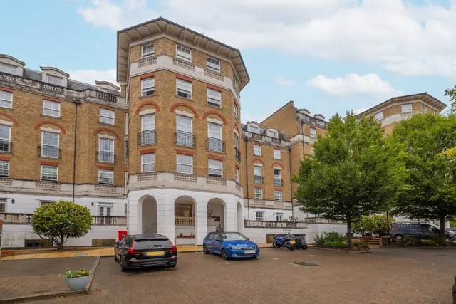 Chapman Square London SW19, photo 1