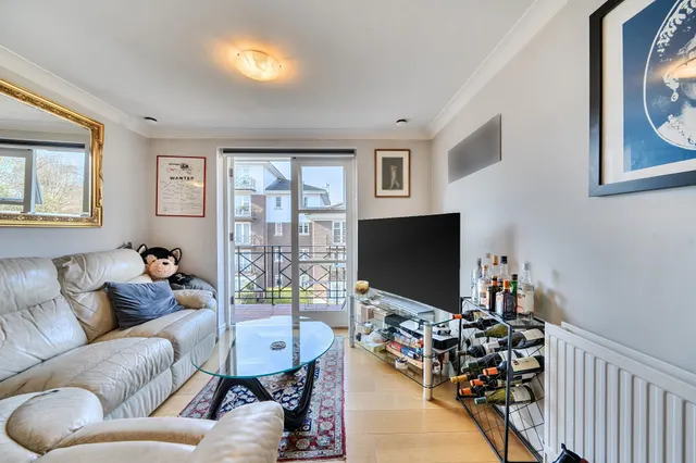 152 Brompton Park Crescent, London, photo 1