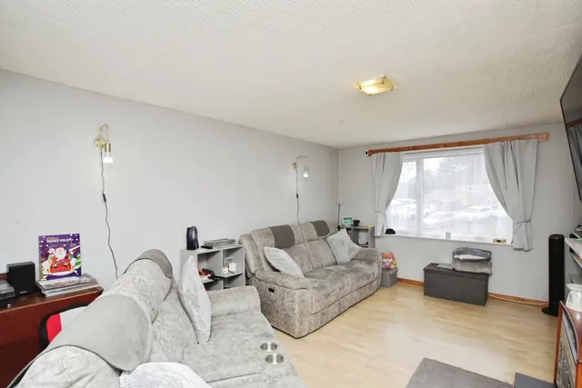 Photo 3 — Vale View, Nuneaton, Warwickshire, CV10